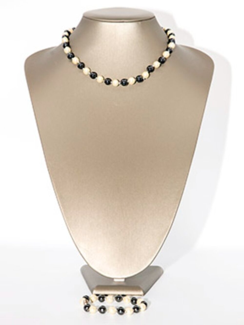 VINTAGE FAUX PEARL NECKLACE 18" WHITE & CHARCOAL GREY PEARLS AND BRACELET 8"